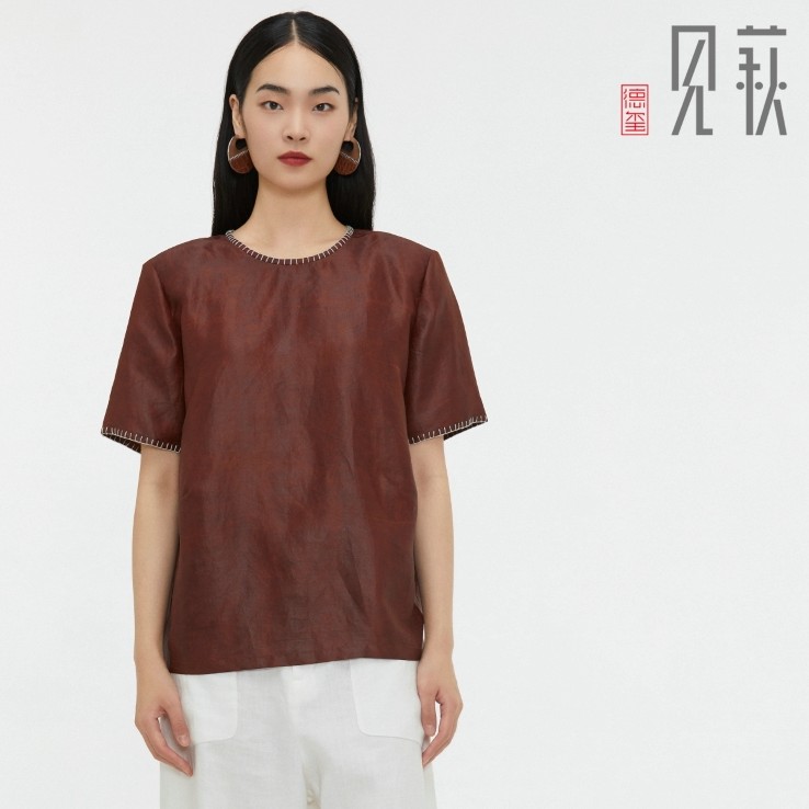 德玺见萩 红色半莨领口袖口手工线迹T恤 QZWD2T208B