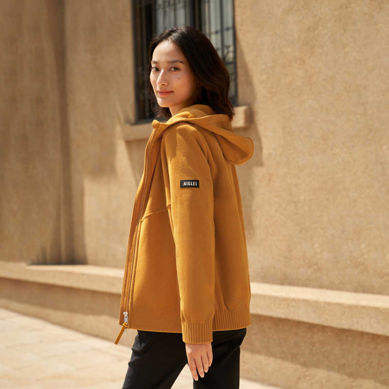 AIGLE艾高秋冬保暖休闲时尚耐穿加绒连帽女士抓绒衣外套AQ30