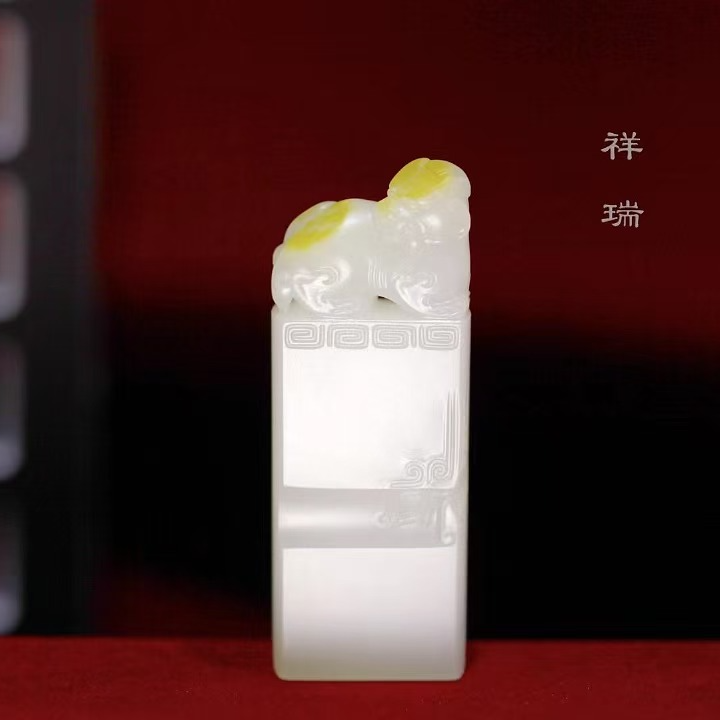 和田玉回头貔貅牌片