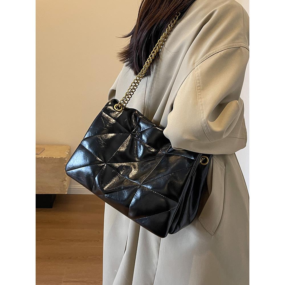 今年流行包包女士2023新款高级感托特单肩包大容量链条斜挎通勤包