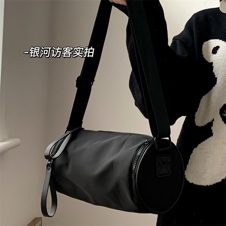 ins小众设计感复古圆筒包包女 韩版潮流防泼水尼龙休闲单肩斜挎包