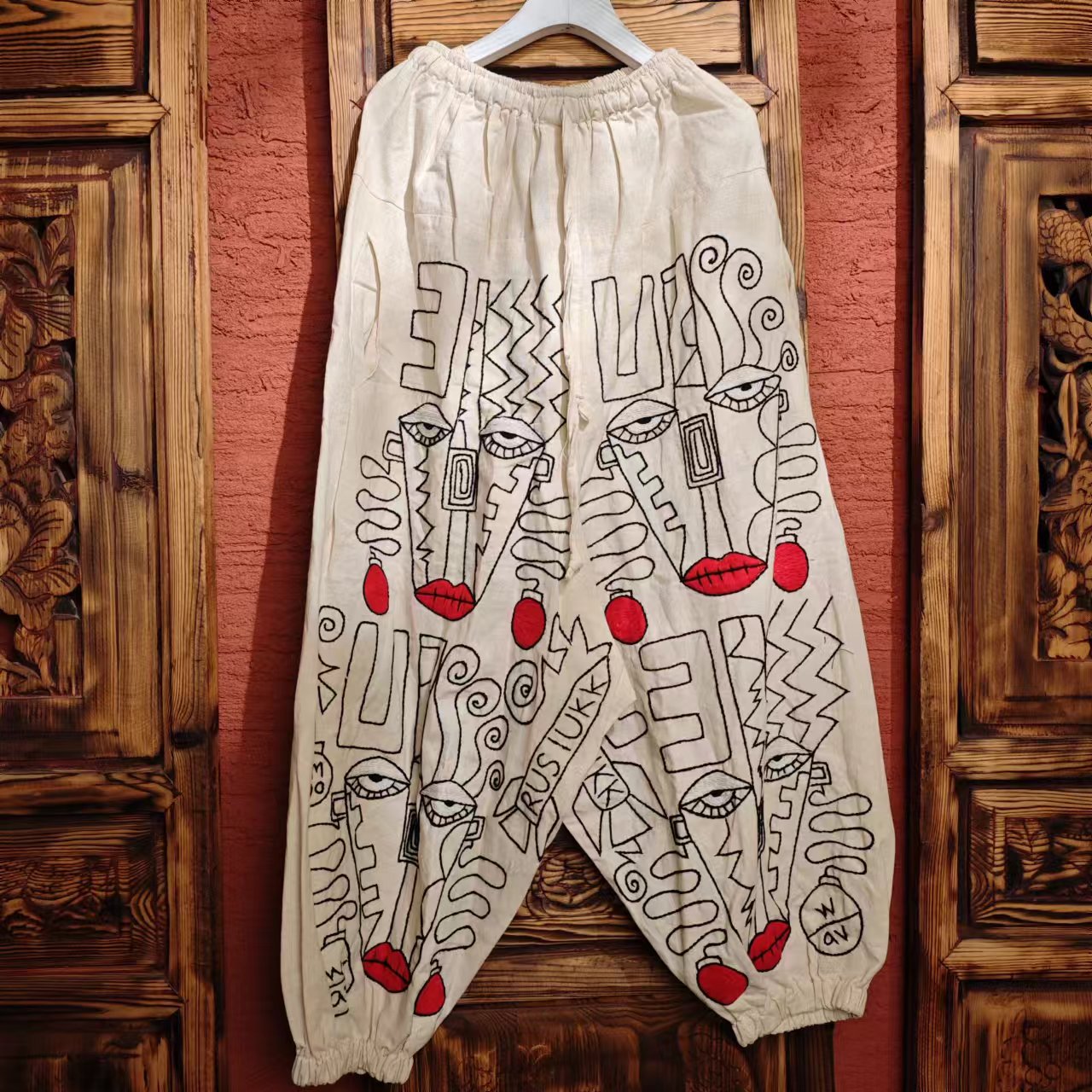 四两民族风卡通刺绣裤子