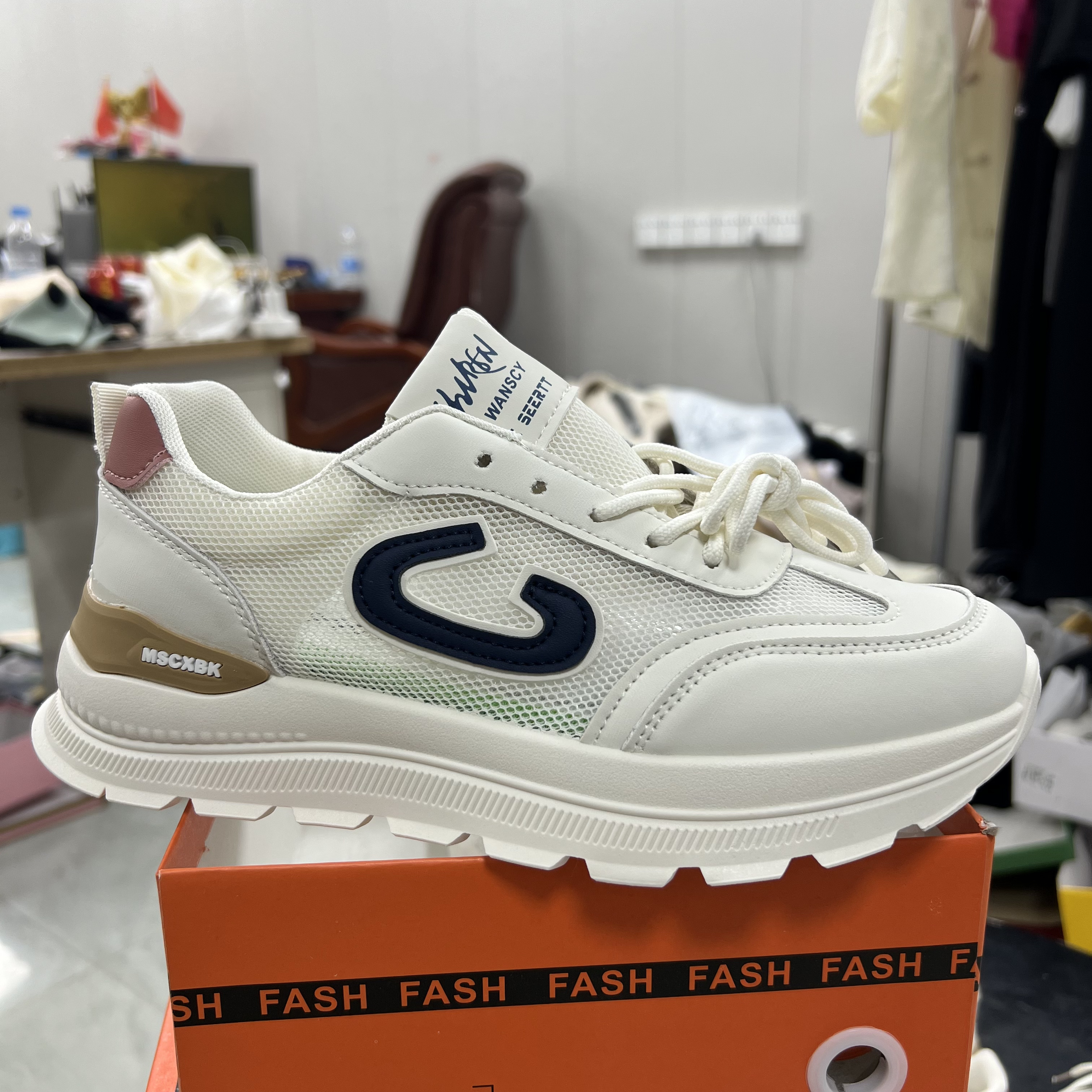 【谷梦飞服装2店】Q-03春款百搭春秋透网阿甘鞋