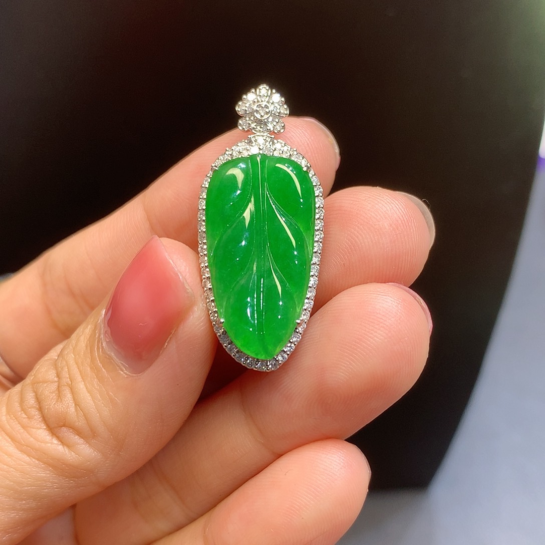 翡翠吊坠(不含链)18K金镶嵌