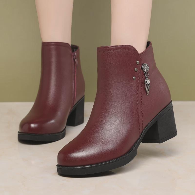 真皮软底加绒中老年妈妈靴子中跟时尚绵羊毛棉鞋冬季新款粗跟短靴