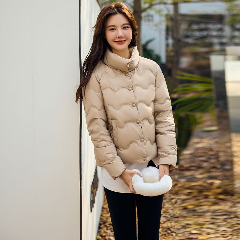 雪中飞2023年春秋小香风新款轻薄羽绒服女短款立领大码小个子白鸭