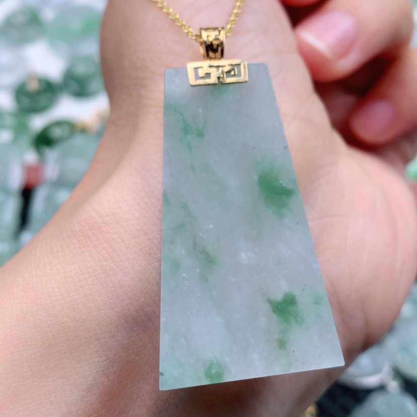 【闪购商品】翡翠吊坠(不含链)18K金镶嵌