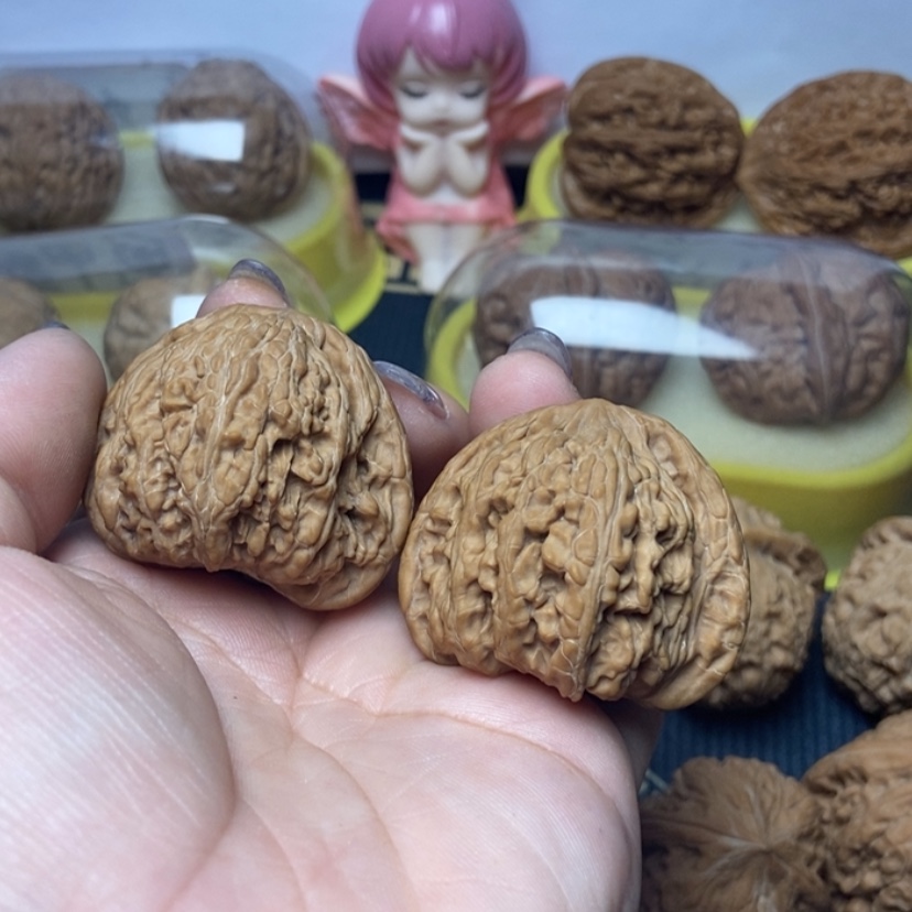【闪购商品】文玩核桃吊坠一**过红宝石