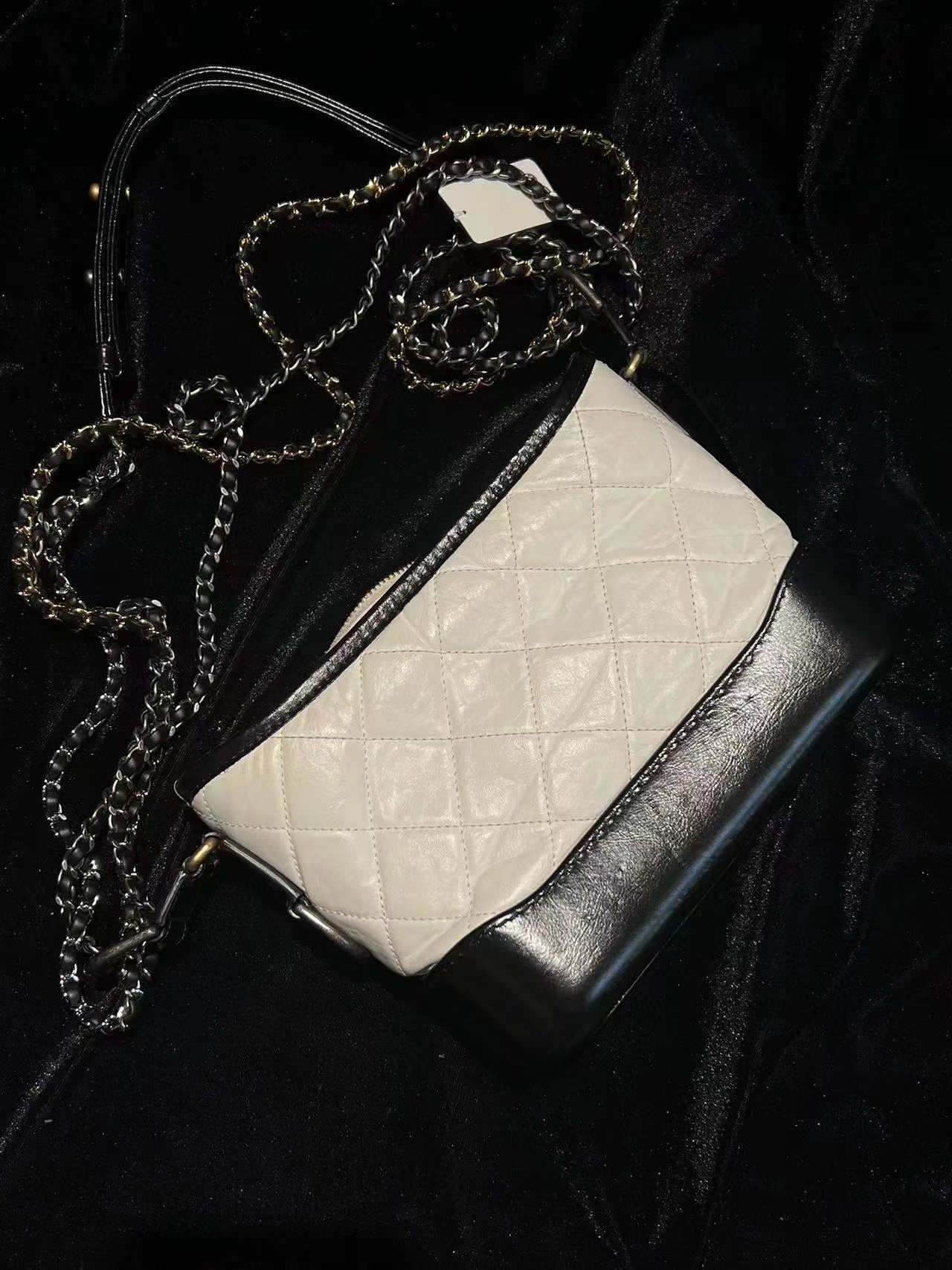95新  Chanel 黑白流浪斜挎包