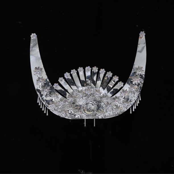 儿童款2024新款少数民族头饰冒顶不氧化不变色拍照写真