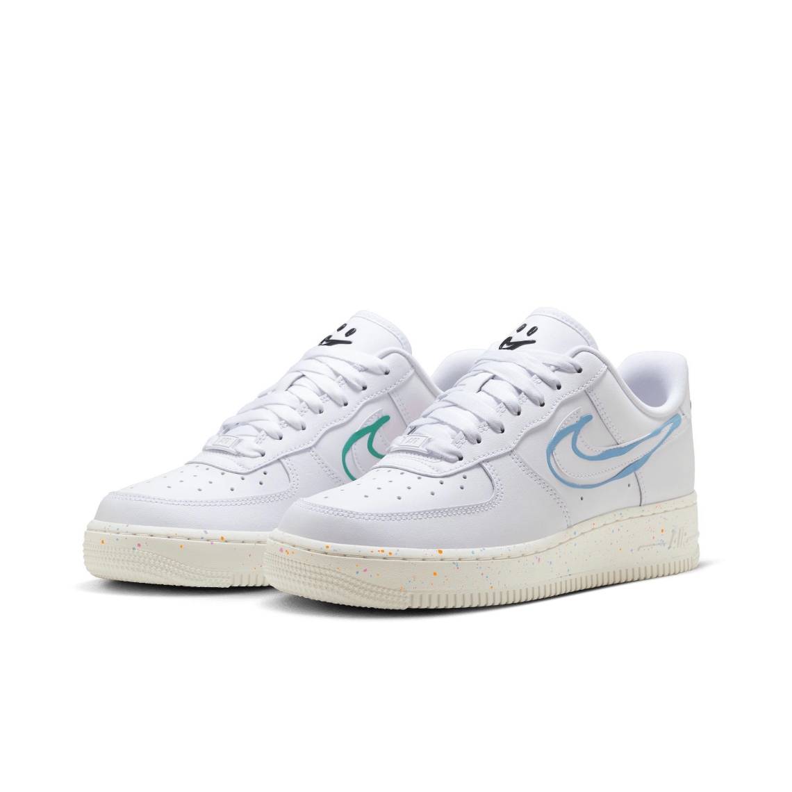 NIKE/耐克女款Nike Air Force 1圆头舒适耐磨透气板鞋：HF5721-111