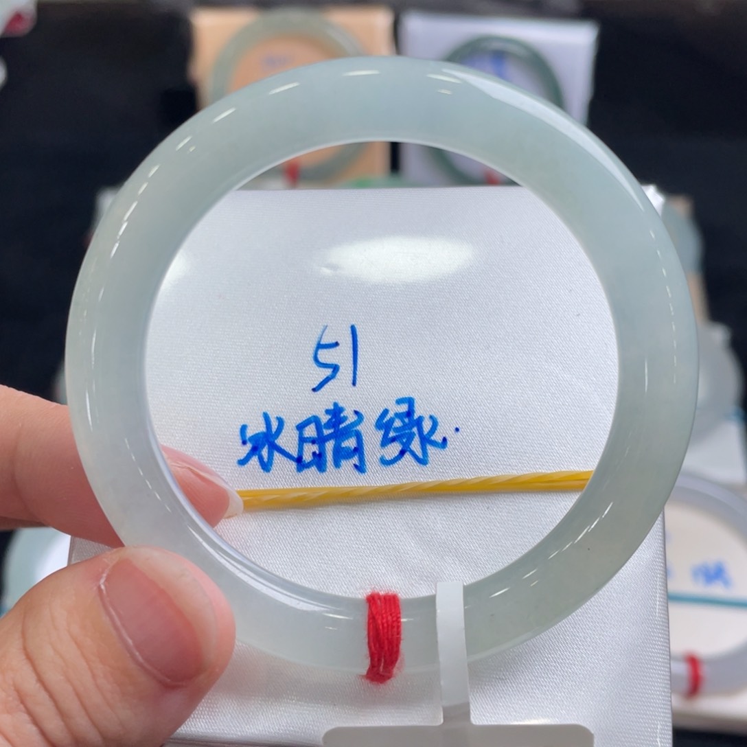 翡翠手镯未镶嵌翡翠手镯