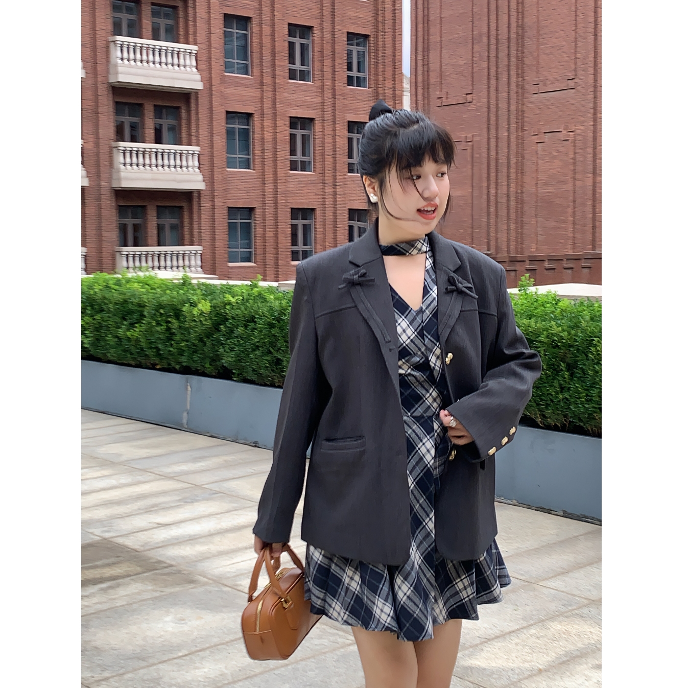 米米子“new 老钱系” 蝴蝶结金扣灰色正肩西装显瘦时尚秋季新品女