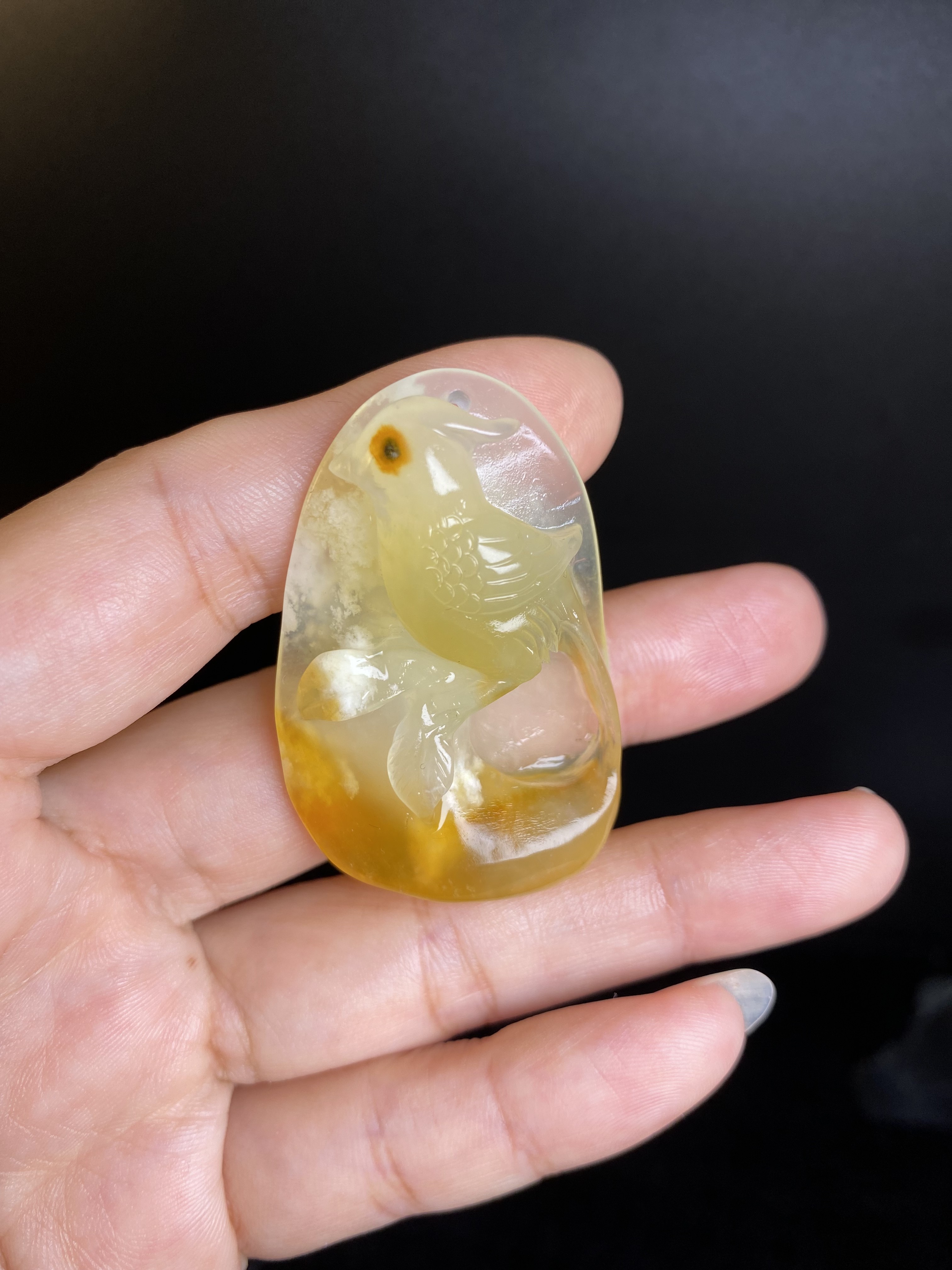 天然花玉吊坠、俏色巧雕
