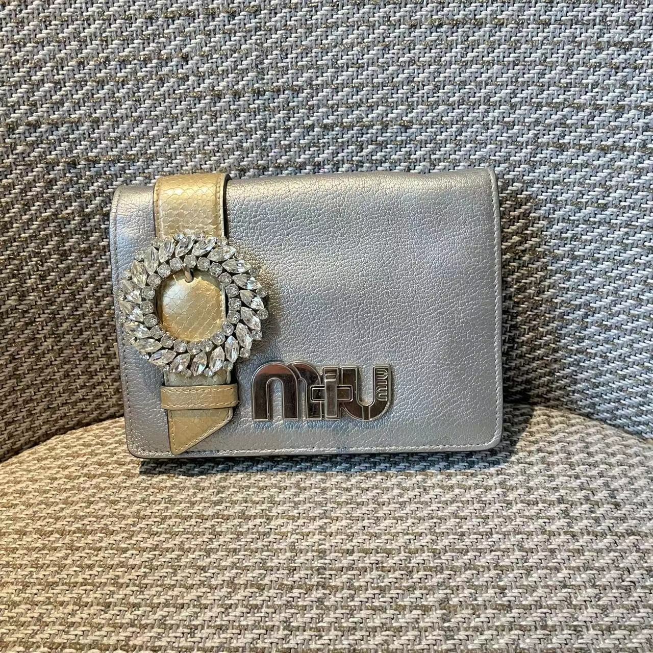 95新 MIU MIU/缪缪 钻扣单肩包