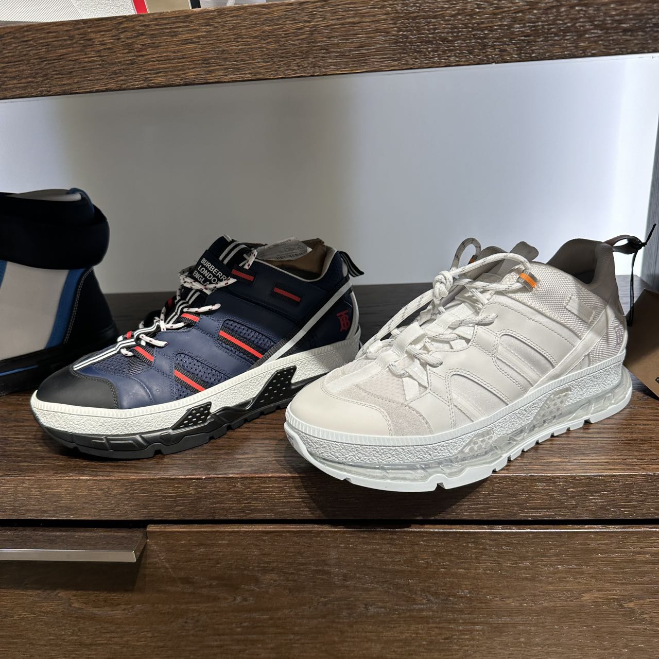 全新未使用 BURBERRY/博柏利 博柏利 专柜款男士休闲鞋