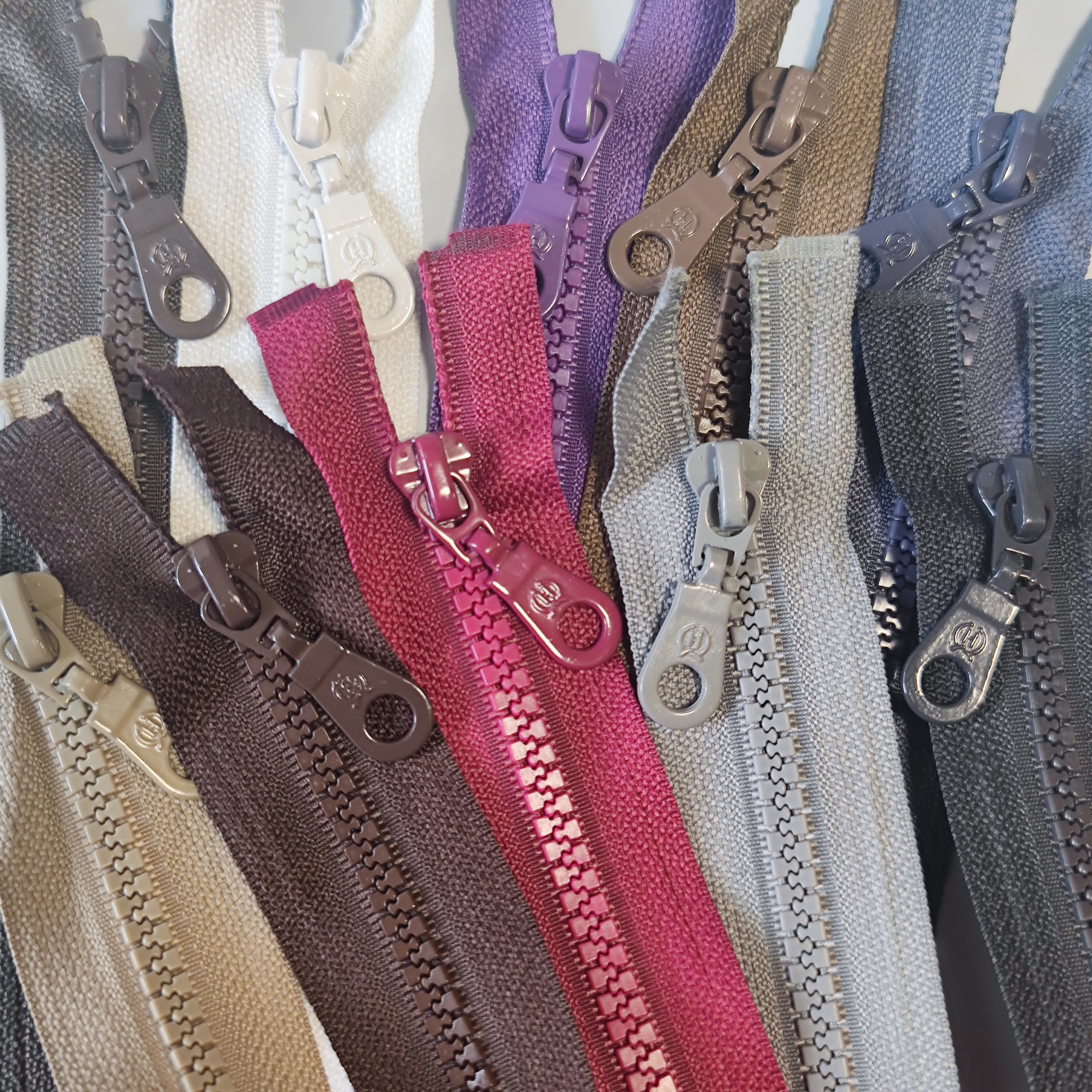 外套拉链，一把20条，全常用色，5号树脂，单头65-80厘米，和合拉链