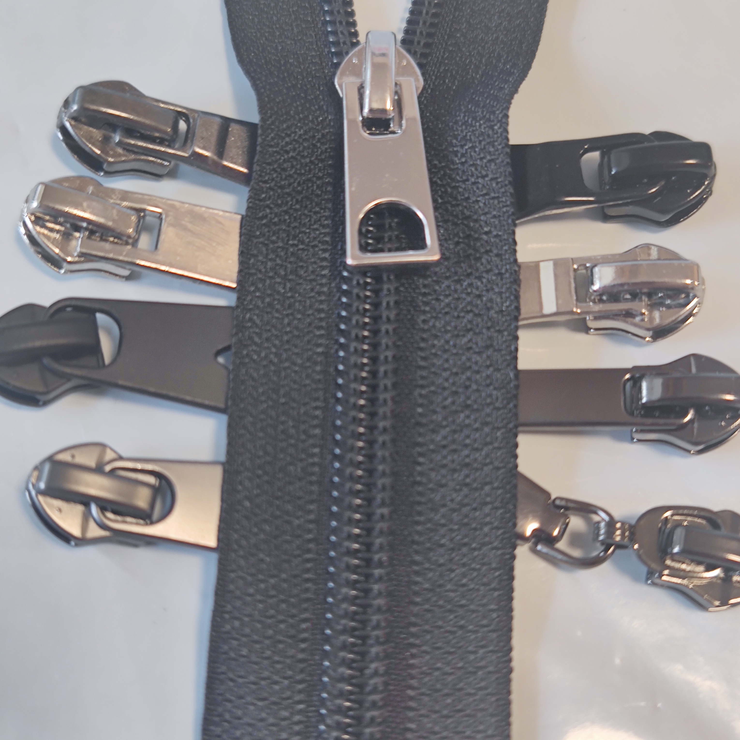 5号（7号）尼龙服装拉链头，一包25个，多样式直把尼龙拉头，订单尾货