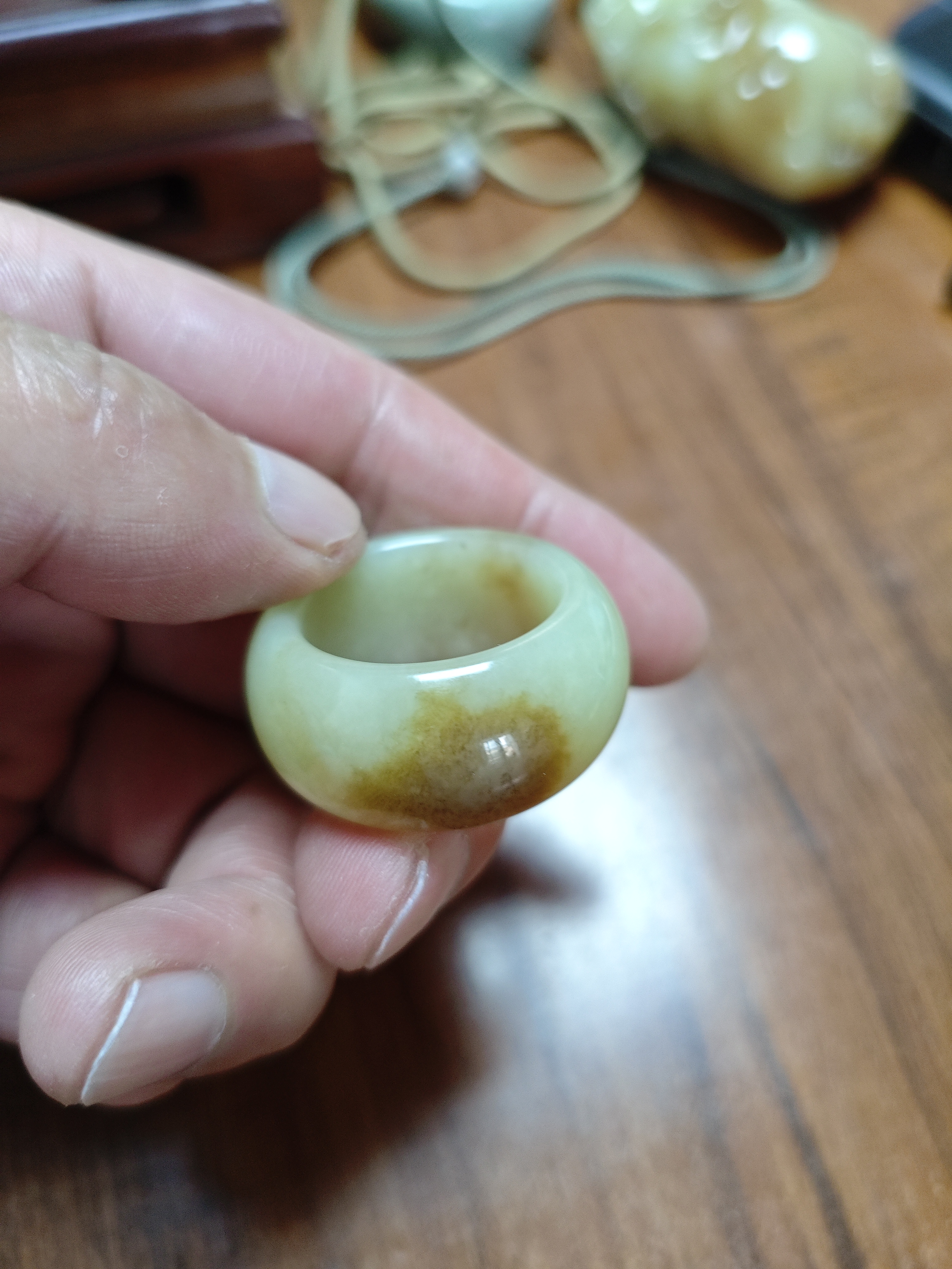 岫岩老玉扳指22圈口，有糖沁介意慎拍