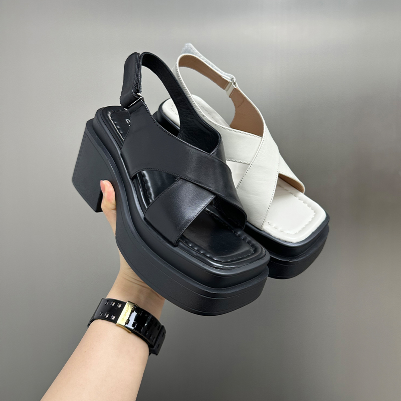 【左右华菲】9cm小个子真皮厚底凉鞋2025夏季欧货时尚高跟增高露趾