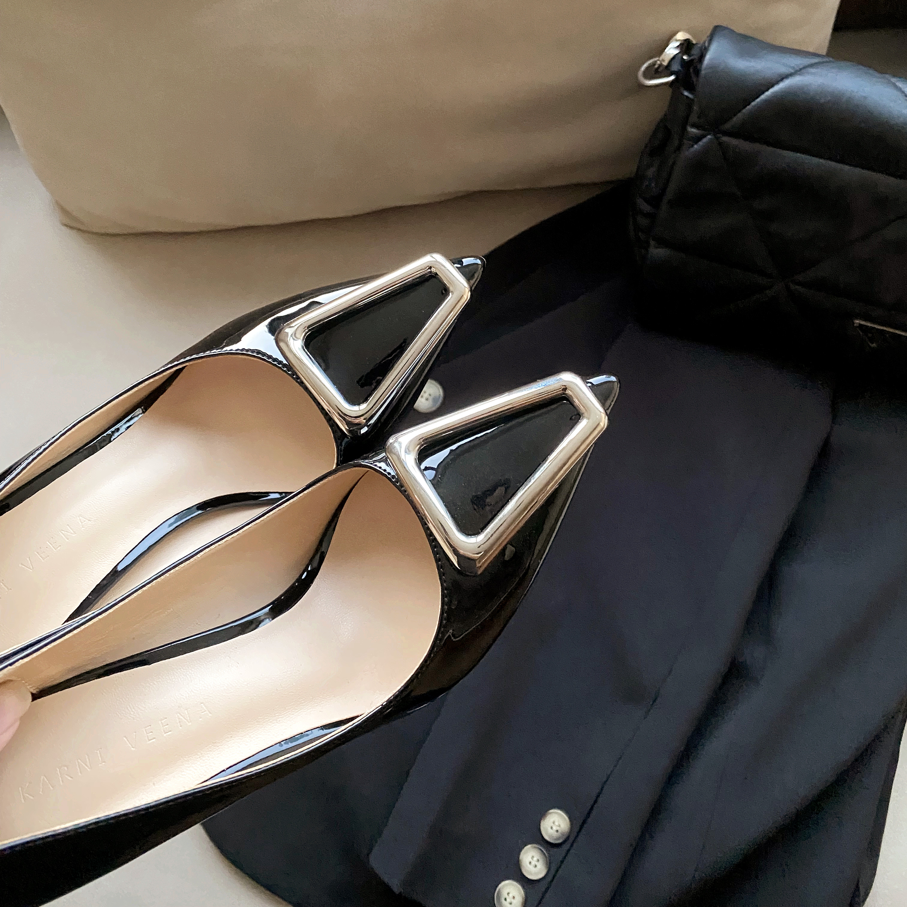 气质黑色高跟鞋2024新款方扣小众设计感尖头鞋细跟法式通勤单鞋女