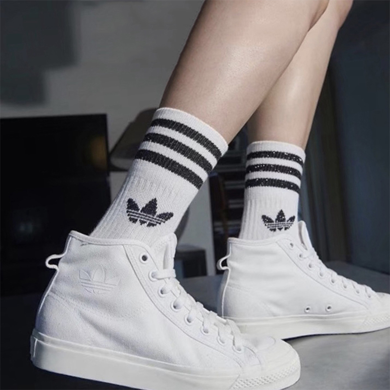 阿迪达斯三叶草男袜女袜新款白色中筒袜运动袜三双装休闲袜GD3575