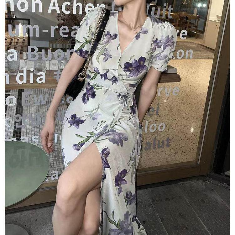 气质显瘦复古白底紫花印花女装开叉连衣裙