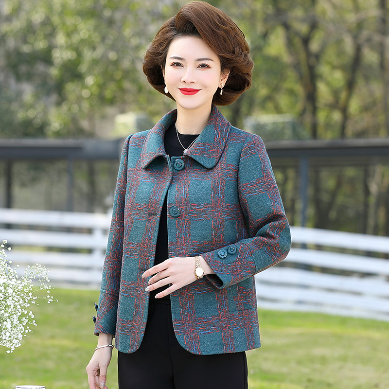 小个子妈妈秋装短款外套中年妈妈装中老年人时尚气质春秋女士大码