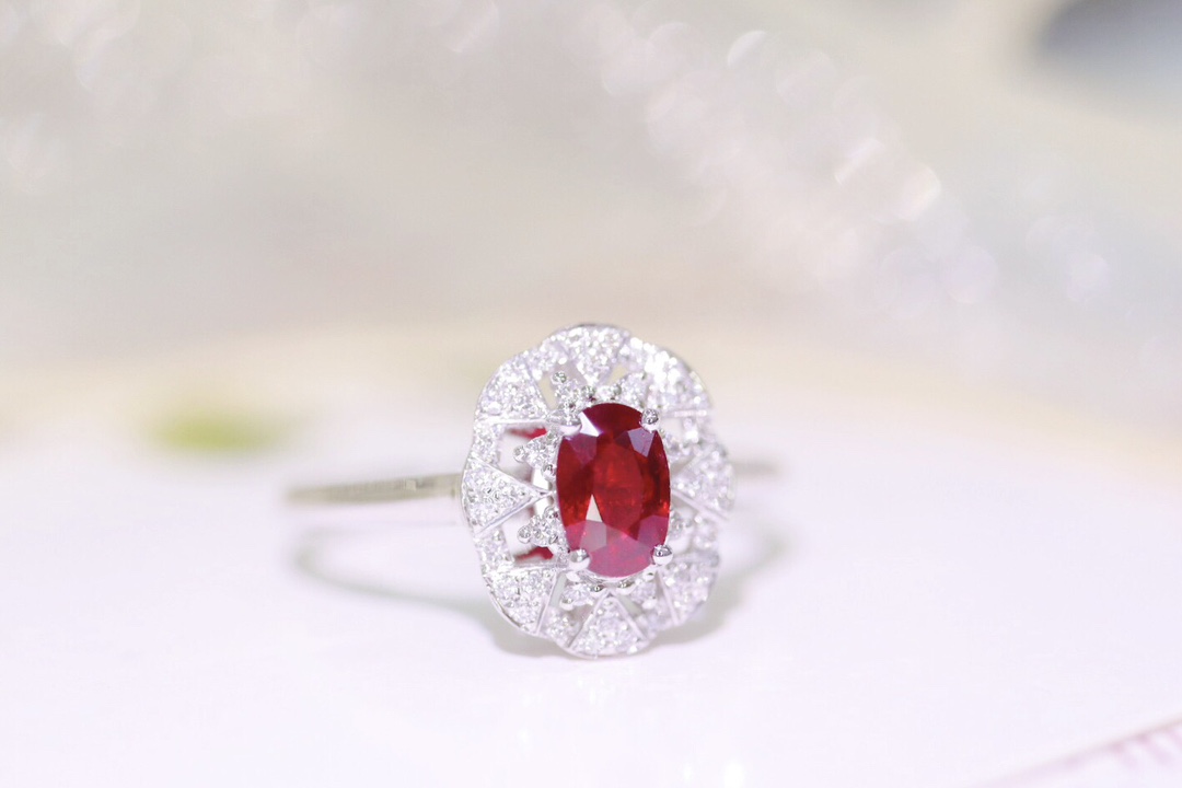 18K天然红宝石戒指主石0.60克拉，无烧鸽血红红宝石