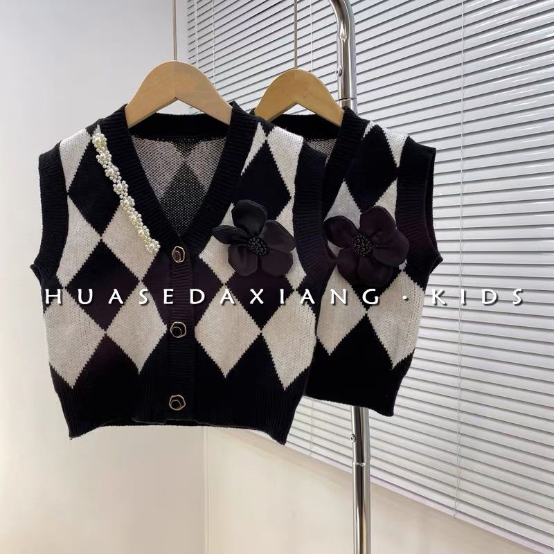 韩国女童2024春新款立体花朵针织马甲洋气钉珠格子毛衣童装多年龄