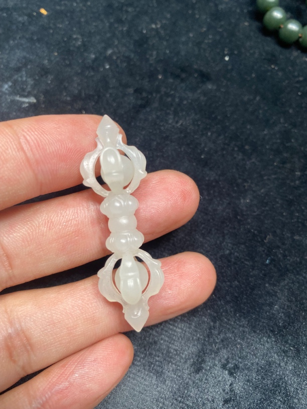 和田玉山料金刚杵挂件