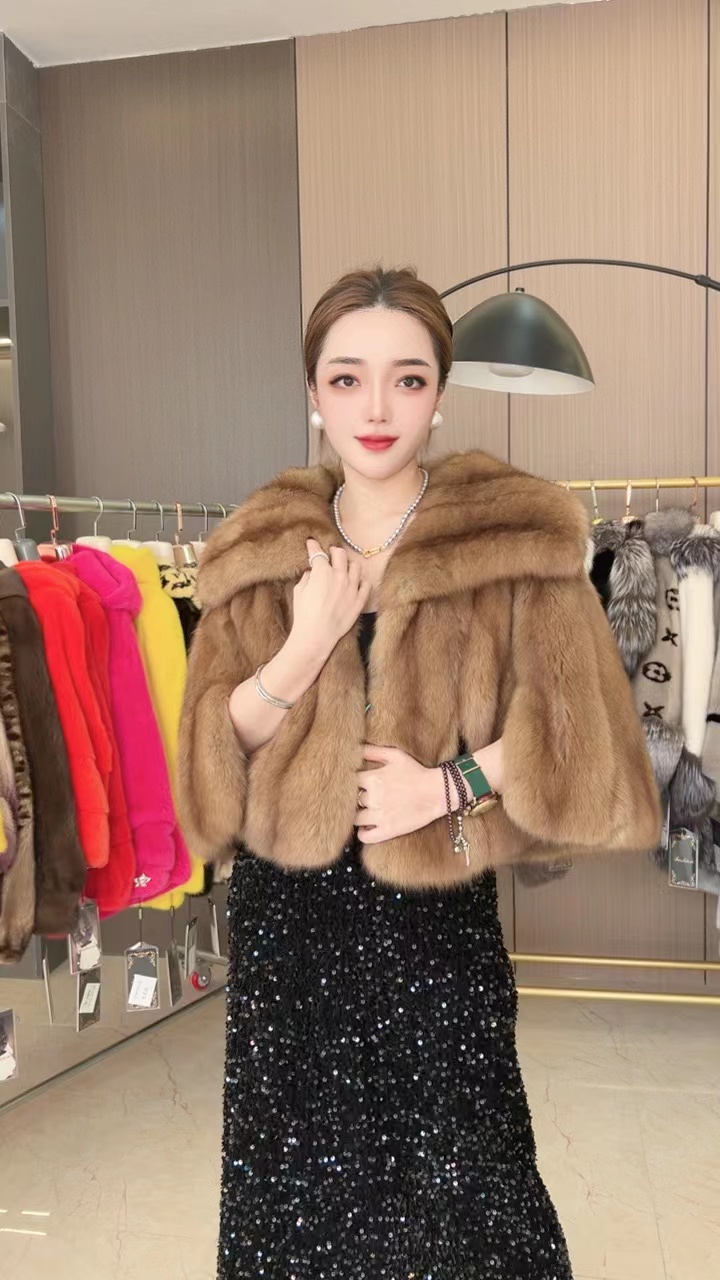 大琳琳秋冬时尚休闲外套保暖时尚冬季走秀