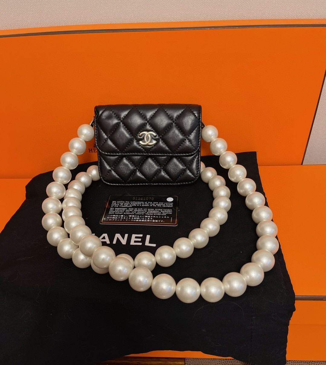 全新未使用 Chanel/香奈儿 chanel大珍珠小香风斜挎小费包黑色