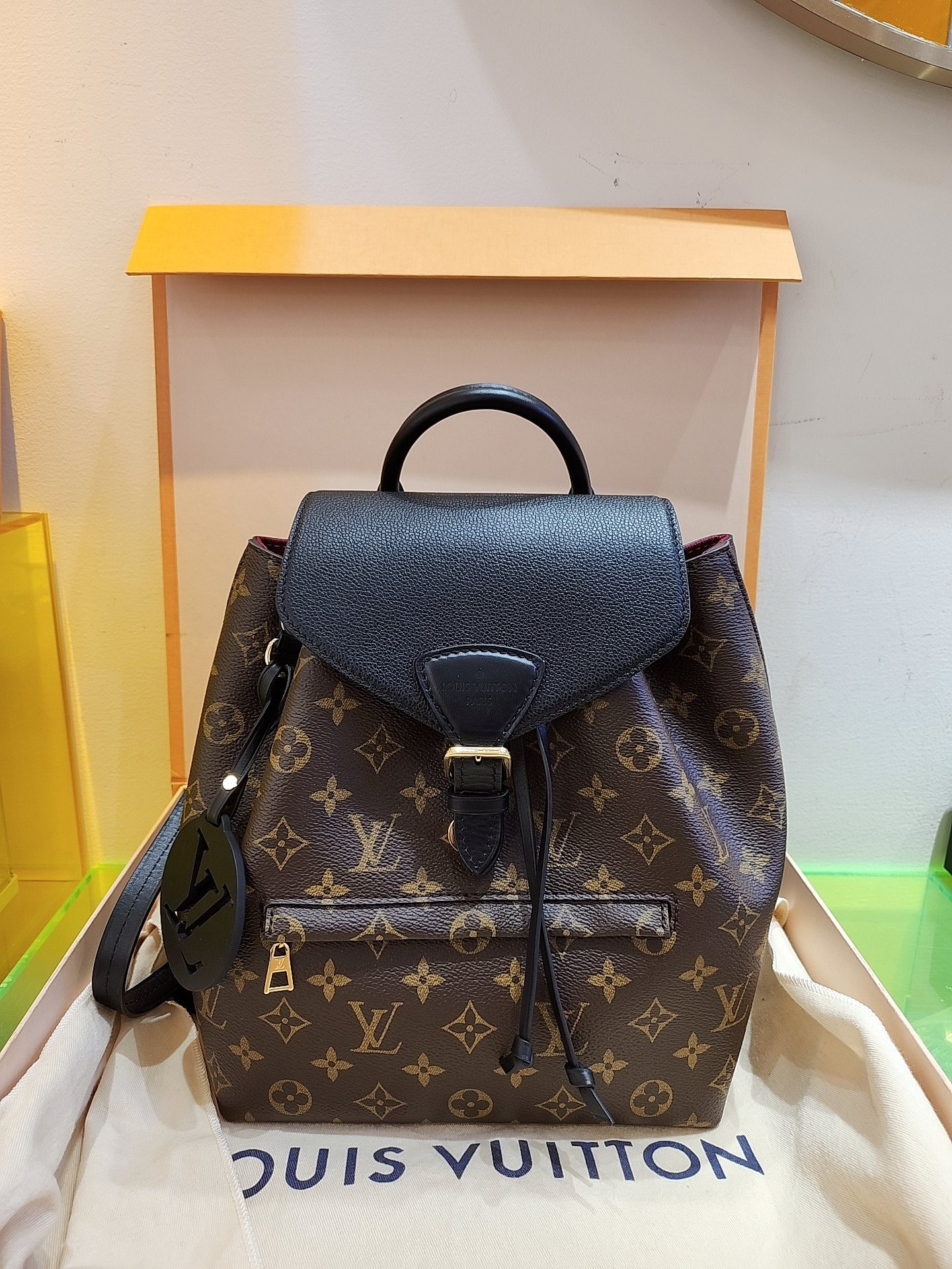 99新 LV 99新 LV  Montsourie PM 老花双肩包 芯片