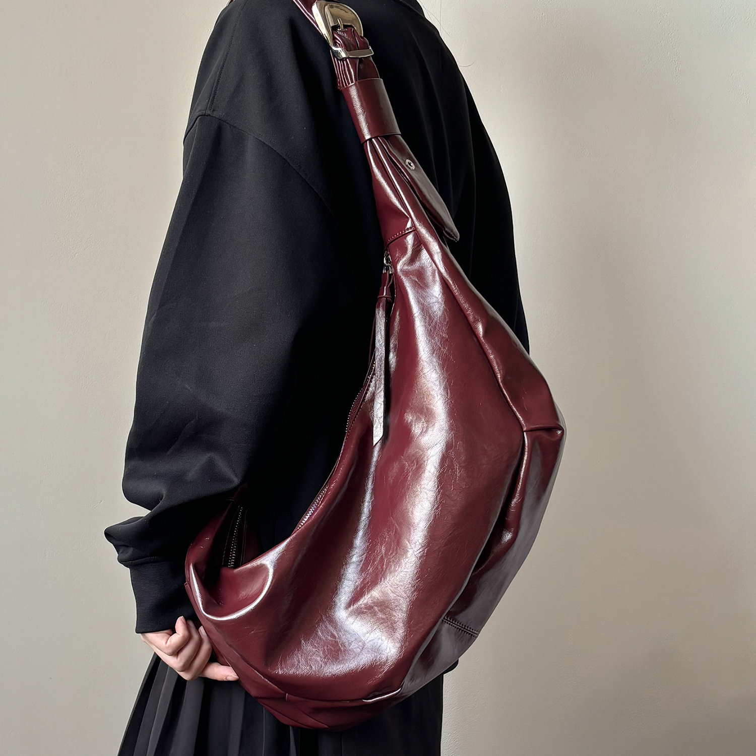 HELLO 高级感可颂牛角包包女2025新款大容量酒红复古单肩包斜挎包