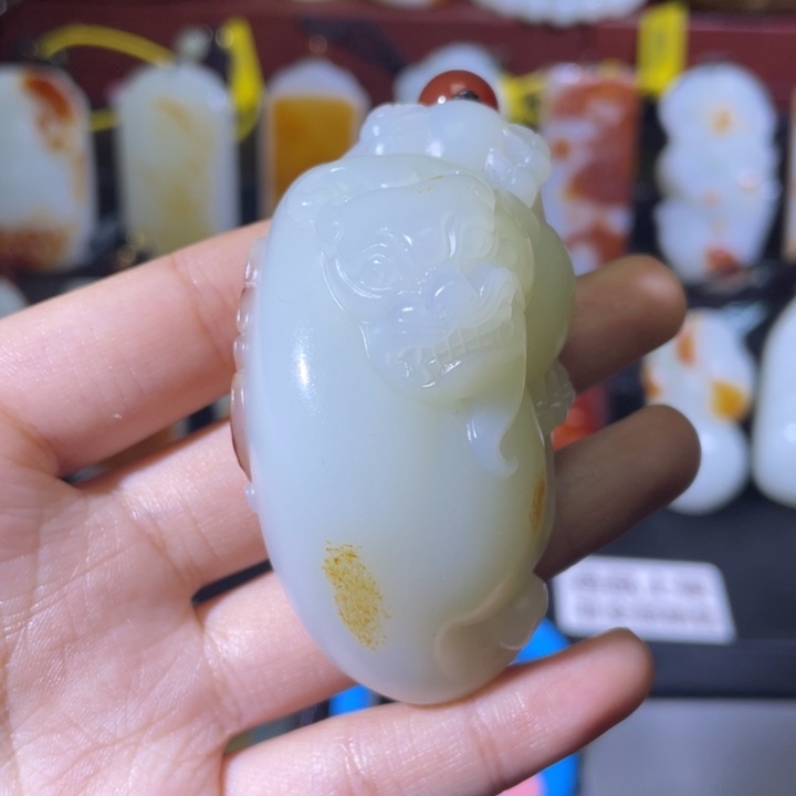 和田玉把件未镶嵌卜**。