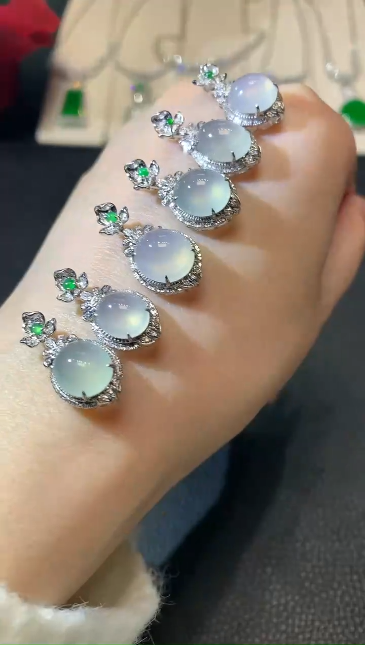 【闪购商品】翡翠吊坠18K金镶嵌A5 多样性发货一件