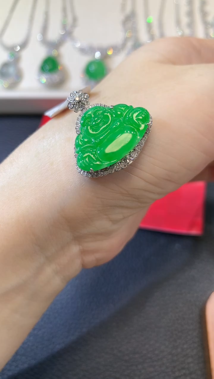 【闪购商品】翡翠吊坠(不含链)18K金镶嵌A31