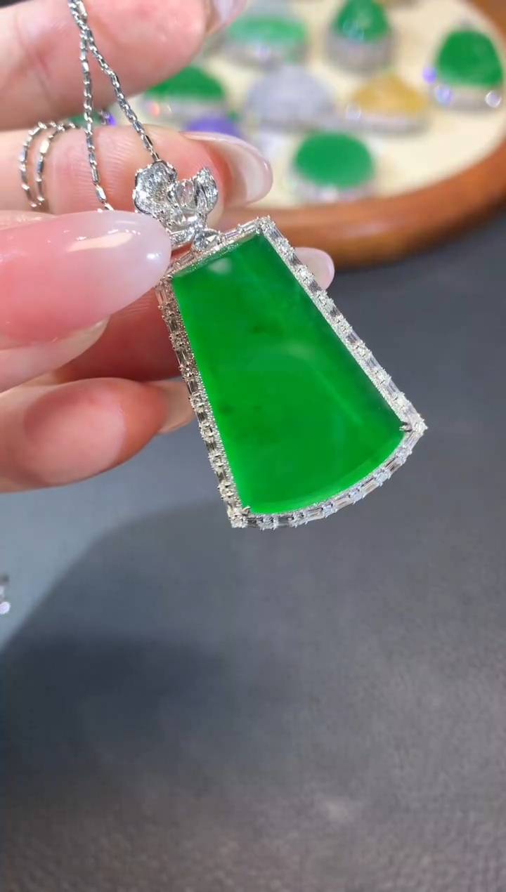 【闪购商品】翡翠吊坠（不含链）18K金镶嵌D20 尾款19800 总39800