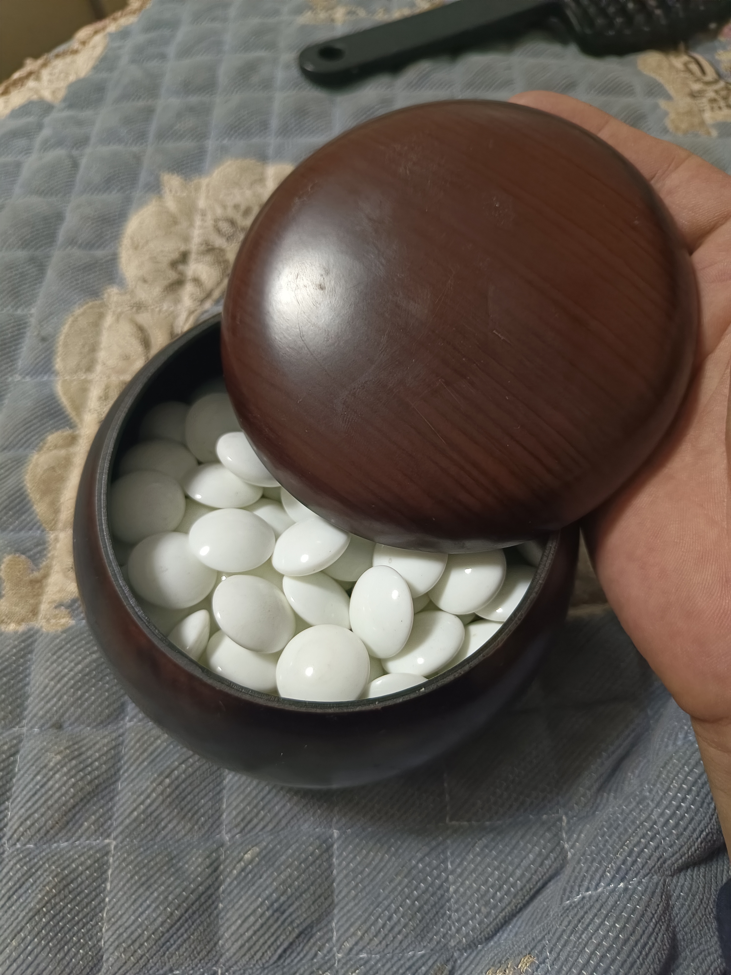 45号链接围棋，缺黑子，白子少3个，木盒有划痕