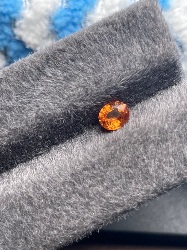 天然斯里兰卡宝石0.88克拉