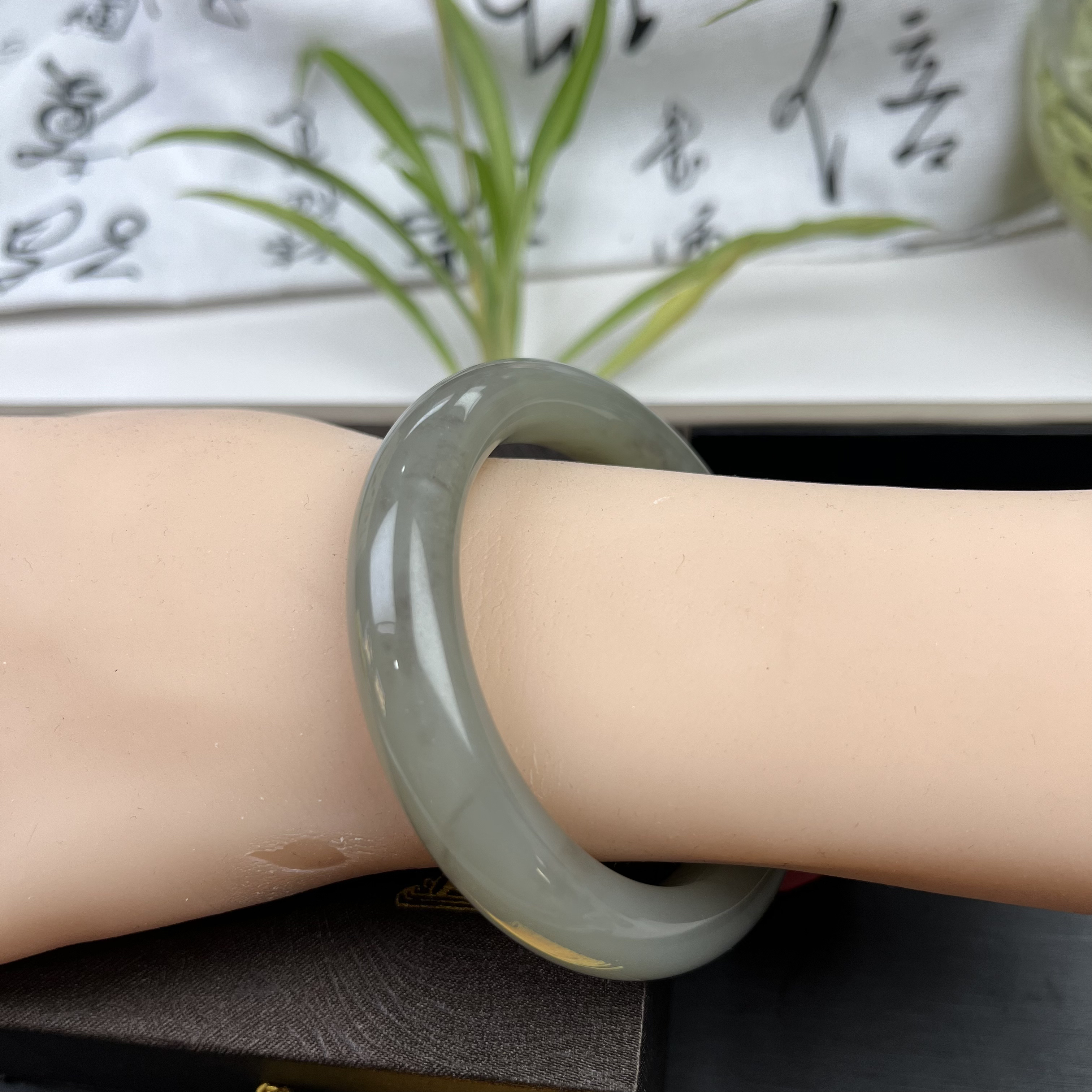 和田玉葡萄紫手镯口径：55.2