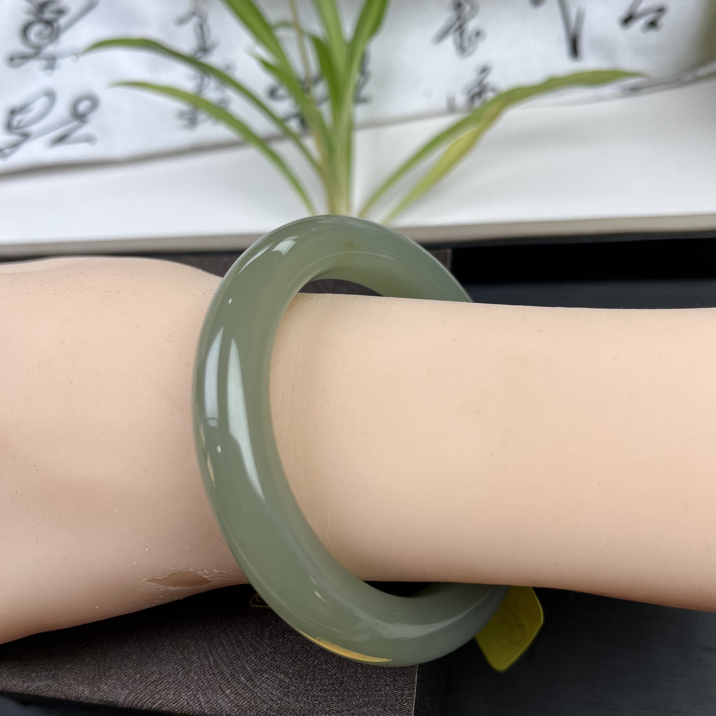 和田玉晴水手镯口径：55.6