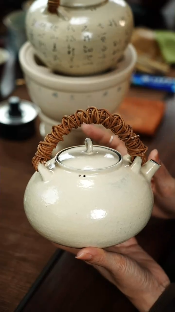 【闪购商品】溪元藤编粉引提梁壶-白色