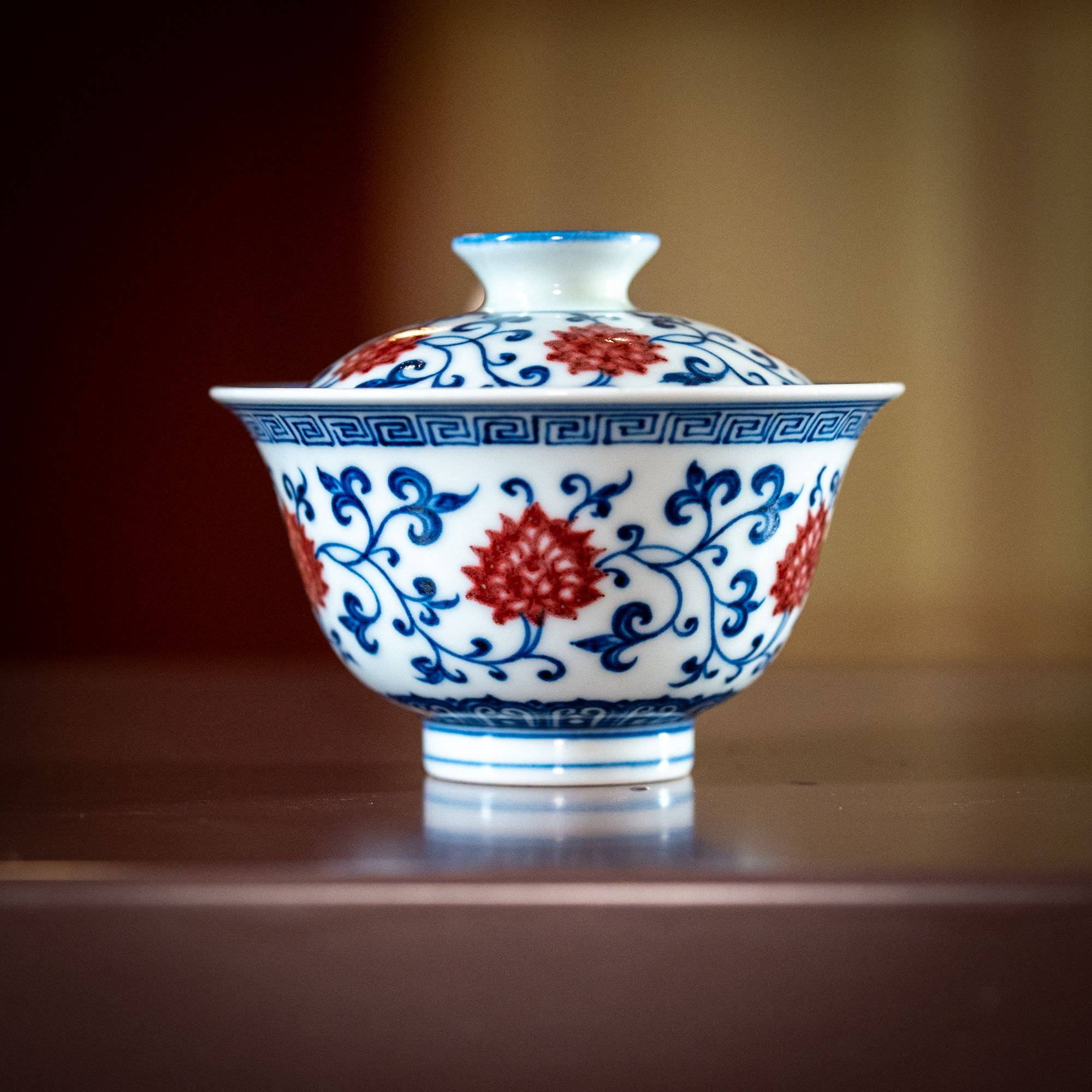 青花釉里红缠枝莲盖碗 110cc