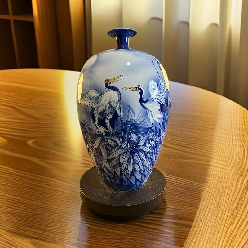 景德镇陶瓷手绘青花春风得意花瓶釉下彩家居客厅装饰摆件新品收藏