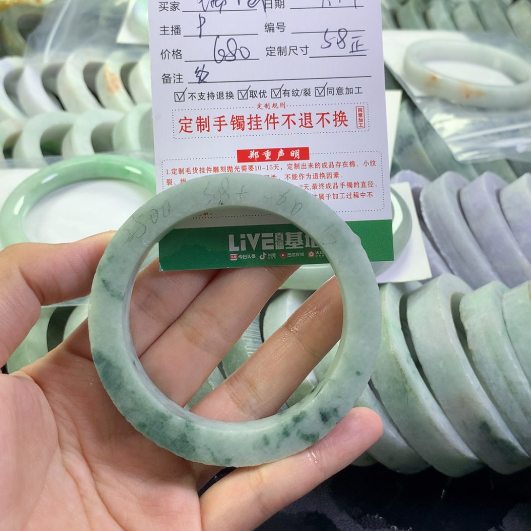 定制翡翠手镯未镶嵌瑞****饽