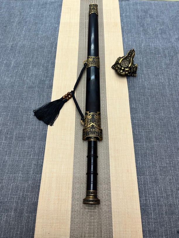 龙泉风仁剑铺《武神》战剑黑檀木铜装一体龙骨锻打扭转纹双槽未开刃