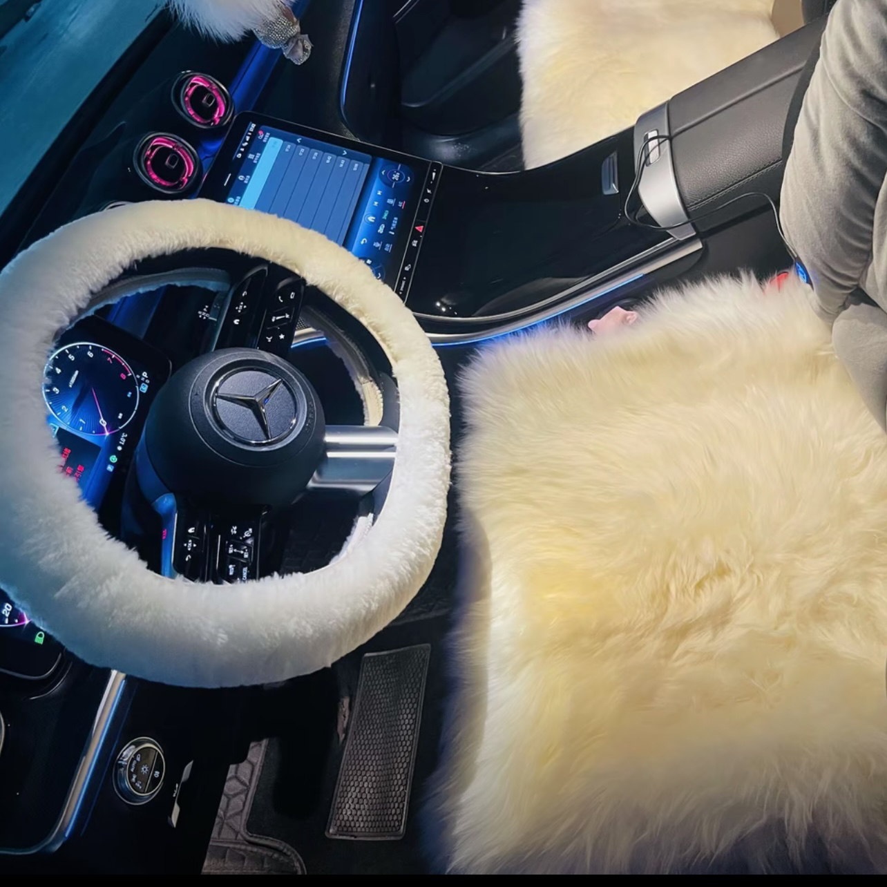 方向盘把套 纯羊皮毛一体 汽车冬季把套柔软舒适保暖通用方向盘套