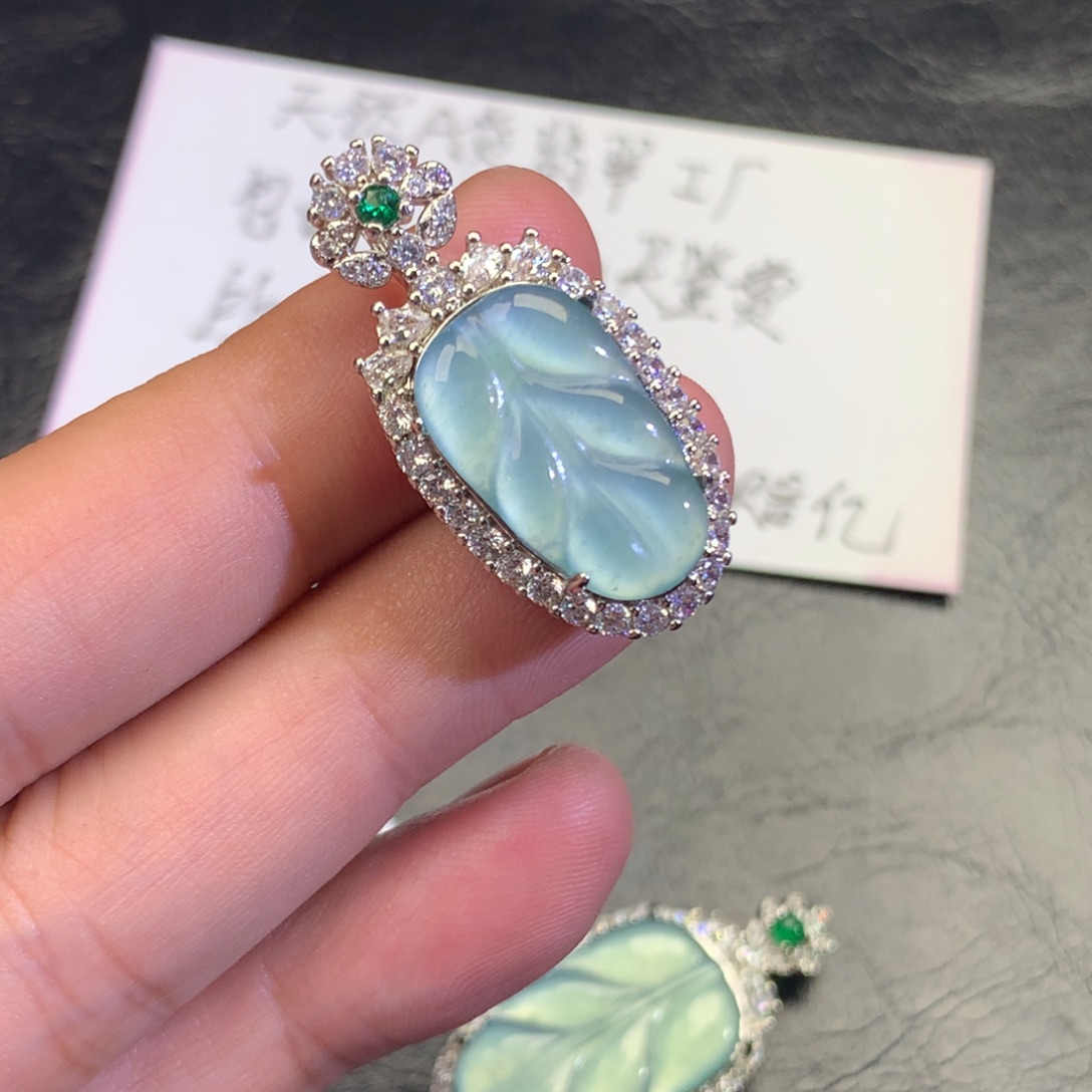 翡翠颈饰未镶嵌叶子